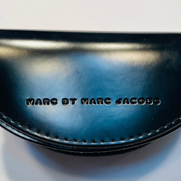 Marc by Marc Jacobs XL case - Picture 1 of 5